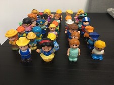 Lote de 29 figuras pequeñas 8 Fisher Price Little People y 21 personas de plástico usadas