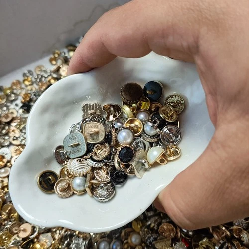 Vintage-now Costume Jewelry makeing Lots button Read Description 50pcs