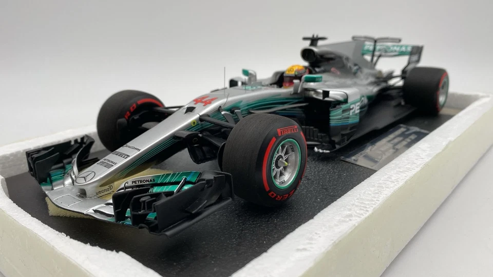  MIN117170444 Minichamps Mercedes-AMG Petronas Motorsport F1 W08 Hamilton R - Immagine 2 di 4