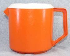 Vintage Rubbermaid Burnt Orange 1 1/2 Quarts Pitcher #2745 10 White Lid