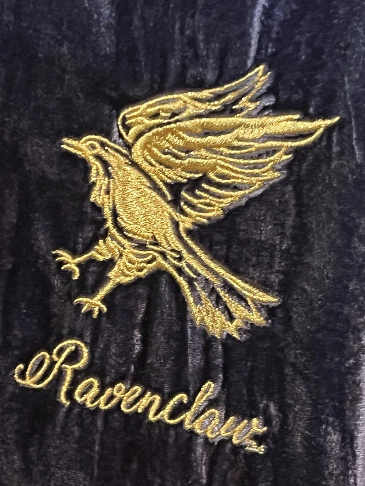 Bata de terciopelo PB Teen Harry Potter Ravenclaw color azul marino talla L/XL Foto 2 de 4