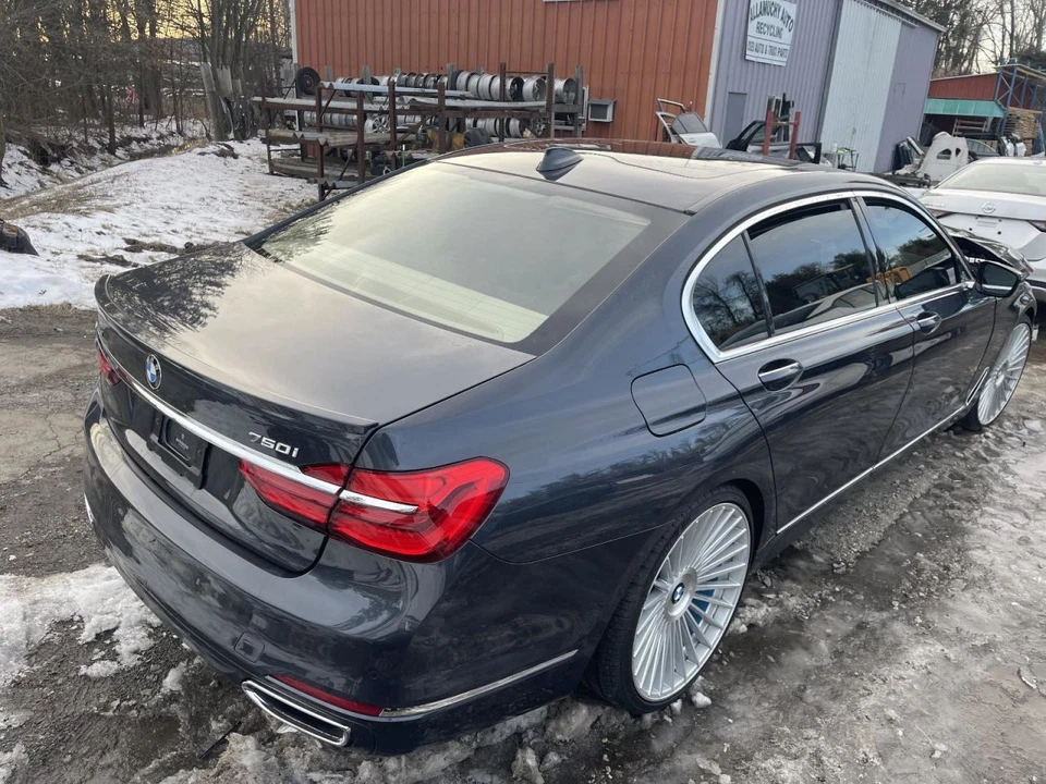 BMW 750i 2016-2020 eje trasero izquierdo 4,4 L AWD 72 k -xDrive- 64892 Foto 2 de 4