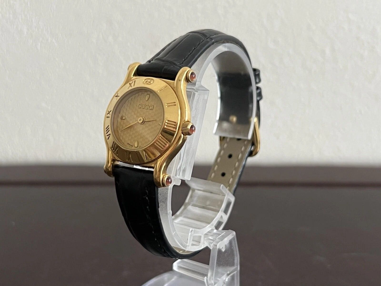 Montre femme GUCCI 6500L cadran doré quartz fabrication suisse [occasion]