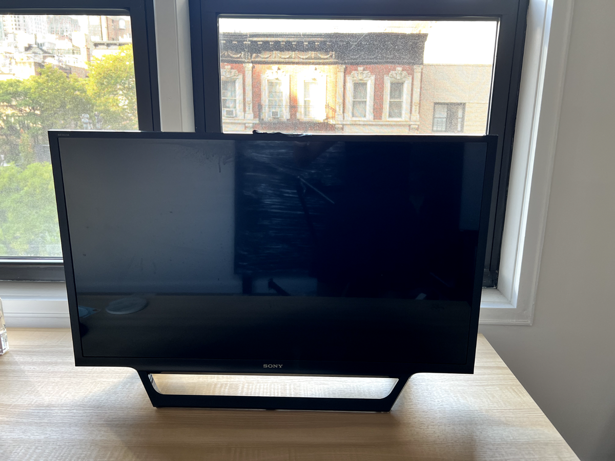 SONY 32-inch 720p HD Smart LED TV (KDL32W600D) - in great