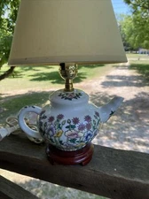 ANTIQUE SWEET SMALL HAND PAINTED TEAPOT CHINESE LAMP WITH FLOWERS