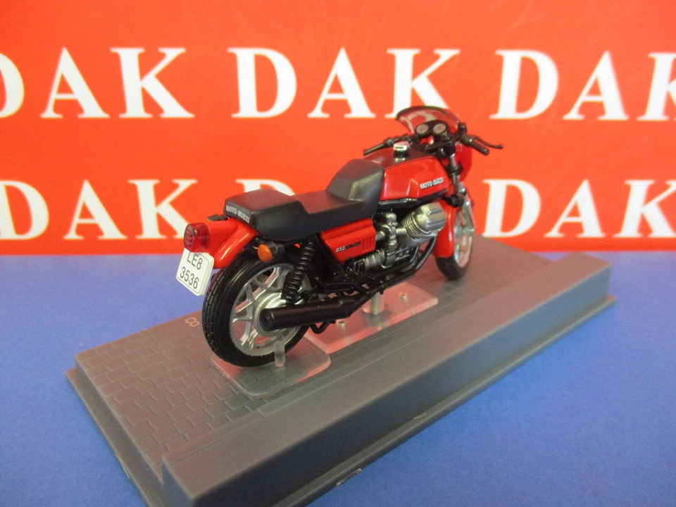 Die cast 1/24 Modellino Moto Guzzi Le Mans 1978 - Immagine 3 di 4