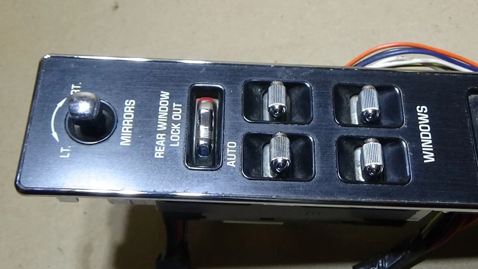 1993-1996 Cadillac Fleetwood Brougham Driver Side Master Power Window Switch — 第 3/4 张图片