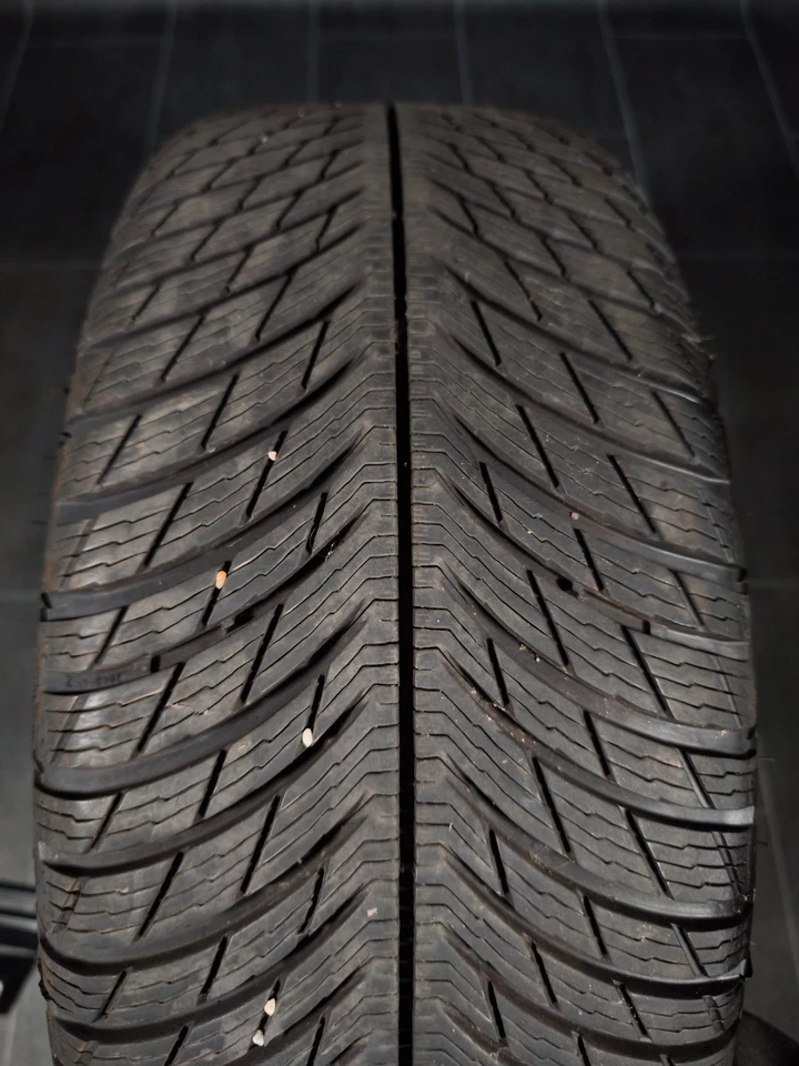 1 Winterreifen 235/40R18 Mercedes  CLA-Klasse W118 18" Alufelge Komplettrad - Bild 2 von 3