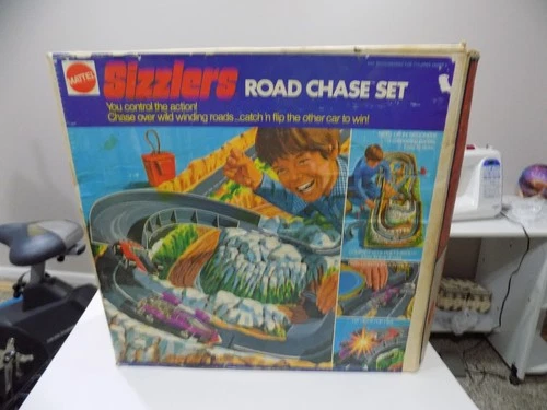 Hot Wheels - VINTAGE BOXED SIZZLERS ROAD CHASE SET - (NO SIZZLERS CARS)