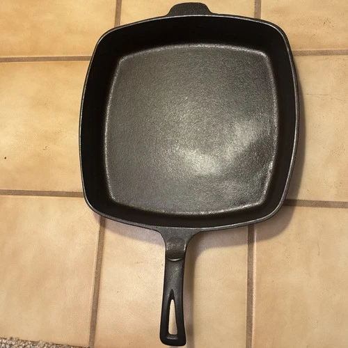 Vintage Unmarked Wagner Ware Square Cast Iron Skillet-11” Square