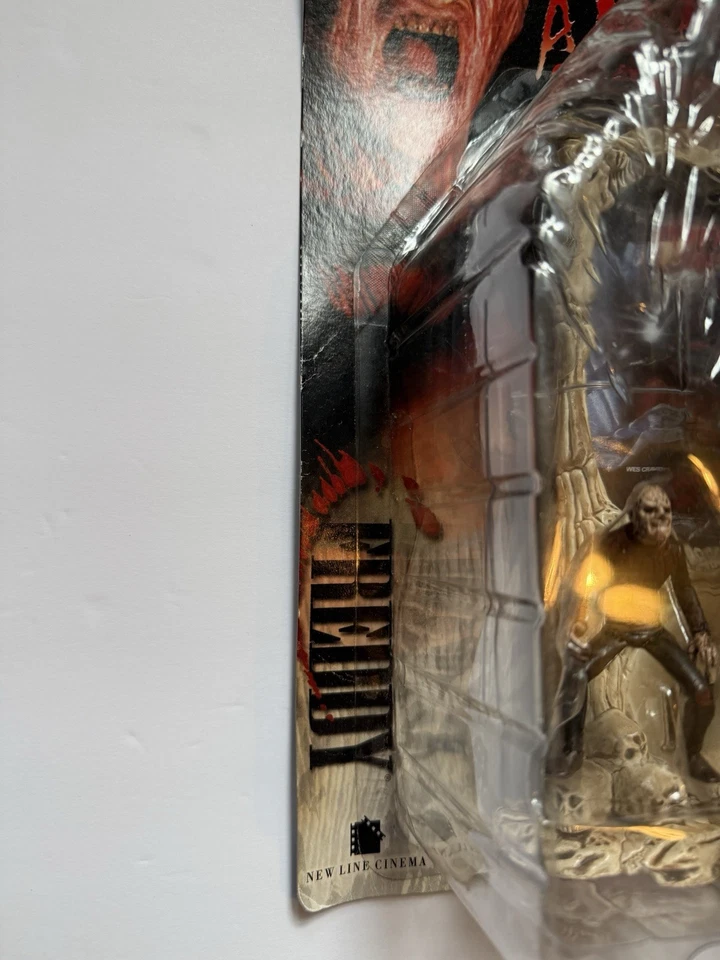 McFarlane Movie Maniacs Freddy ¡Pesadilla en Elm Street! La tarjeta tiene algo de desgaste Foto 2 de 3