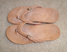 Vionic Kelby Leather Flip Flops Sandals Buckle Women's 8 EUC