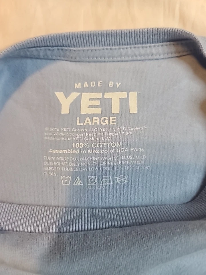 Camiseta Yeti Masculina Tamanho GRANDE Manga Curta Gola Redonda Azul Marinho Branca Gráfica - Tubarão - Imagem 4 de 4