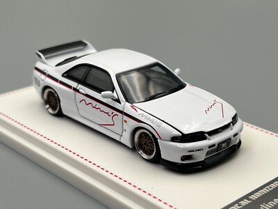 Nissan Skyline GT-R Mine's R33 GT-R White Limited Edition 1/64 scale with Case