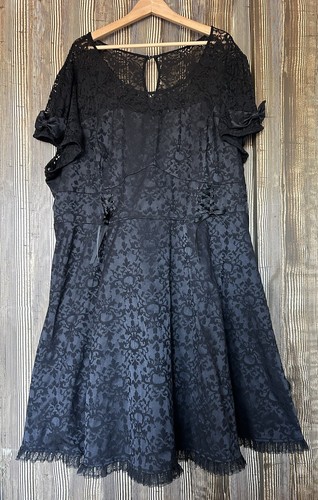 Hello Kitty x Torrid Gothic schwarz Spitzenkleid kokett Babydoll transparenter Besatz Gr. 30