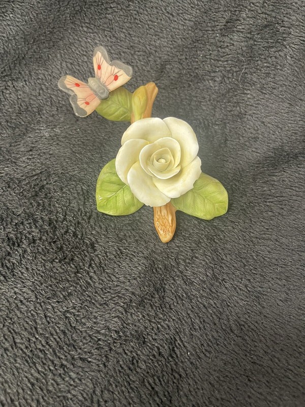 Vintage Jes & Lefton 1991 Yellow Rose With Butterfly Figurine Made In China. 