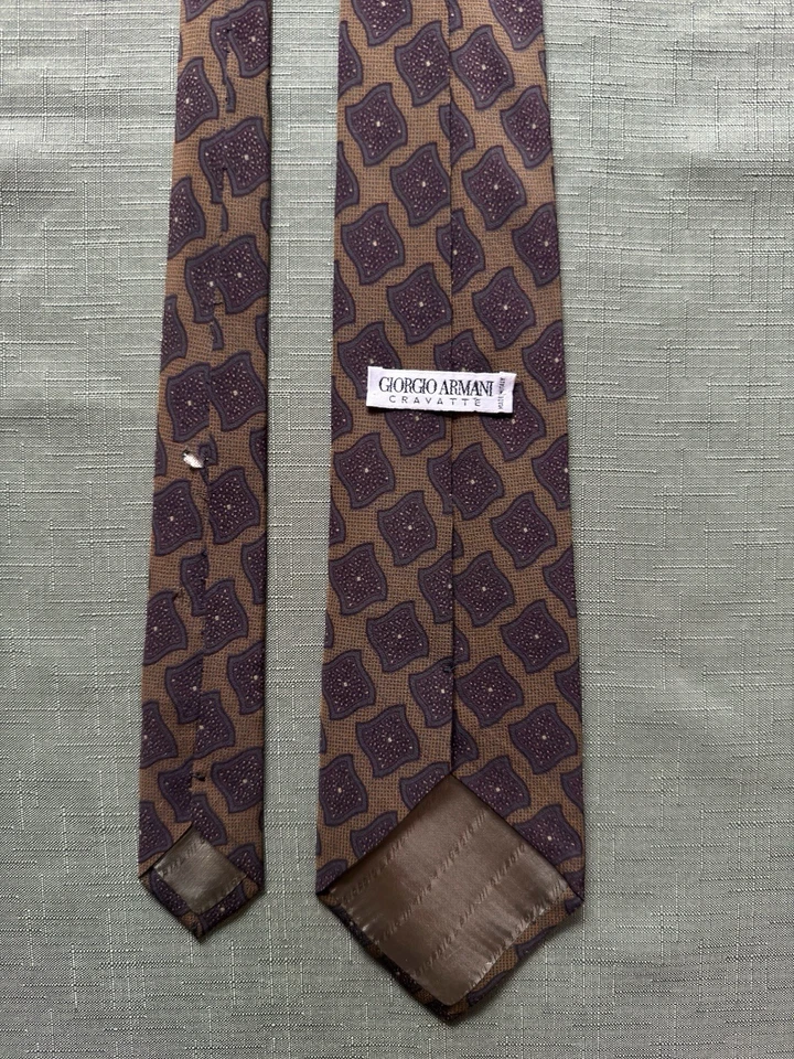 Vintage Giorgio Armani Cravatte Brown Medallion 100% Silk Tie 3.75" x 56" - Image 4 of 4