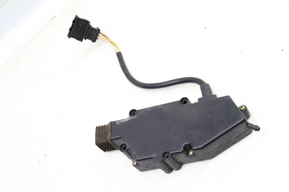 1986-1991 VW VANAGON - DOOR LOCK Actuator / Motor 701959783B - Image 2 of 4