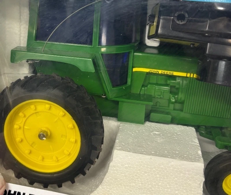 ERTL John Deere 9 Function Radio Controlled Tractor 1:16 w/Box - Image 3 of 4