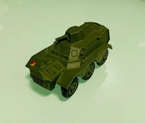 DINKY TOYS 676 - Armoured Personnel Carrier - Vintage Army Diecast Model - VGC