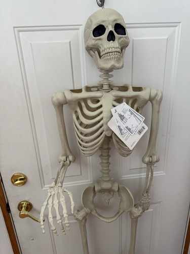 Antigua estatuilla esqueleto Amscan Pose & Stay nueva con etiquetas - 60" de alto Halloween - Imagen 2 de 5