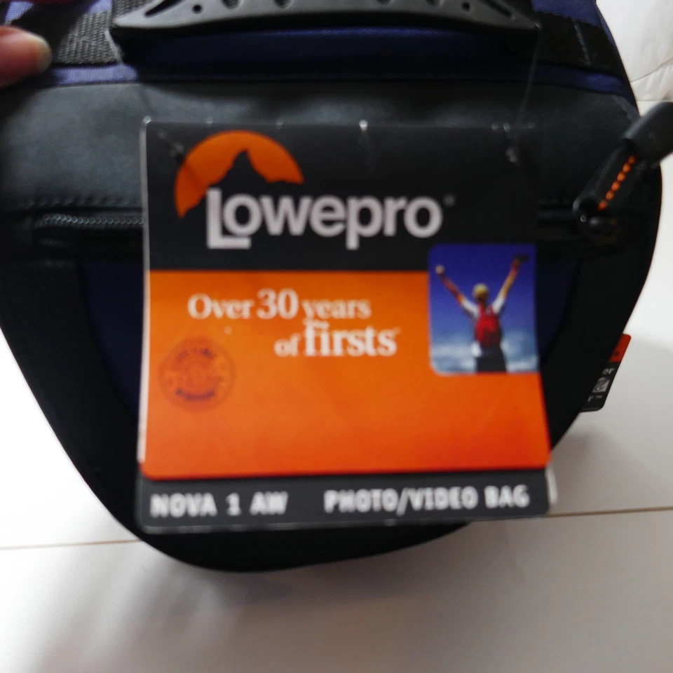 Lowepro Nova 1 AW 相机包黑色外壳防水照片视频新品 — 第 2/4 张图片
