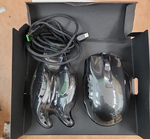 Razer Naga V2 Pro MMO Wireless Gaming Mouse Black 22 Programmable Button 2.4 Ope - Photo 2/2