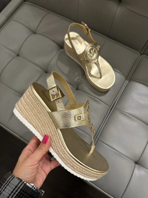Michael kors 2024 aubrey sandal