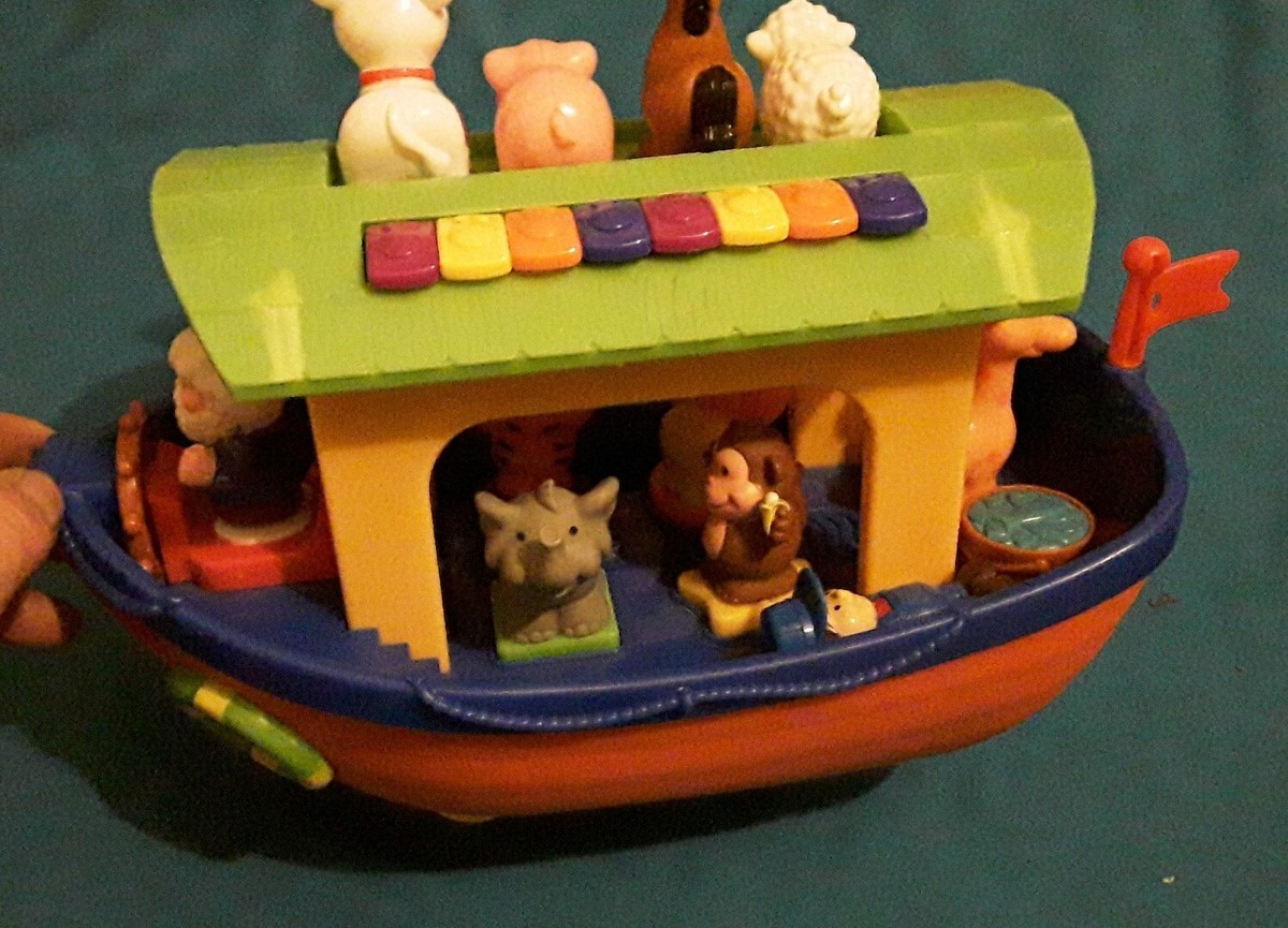 KIDDIELAND NOAH'S ARK WITH 10 FIGURES AND VARIOUS SOUND