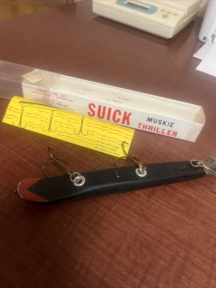Suick Thriller 9“ 麝香鱼饵木诱饵 NOS!手工 — 第 2/4 张图片