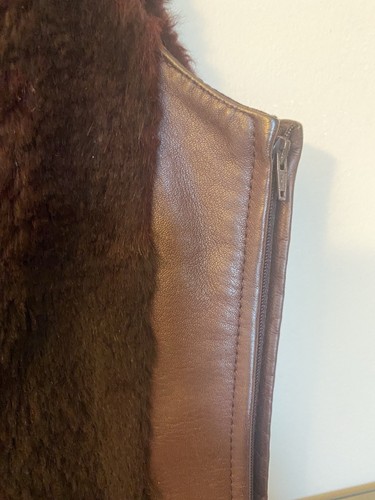 Hugo Buscati Burgunder Kaninchenfell Ärmellose Full-Zip Weste Gr. M Lederbesatz - Bild 4 von 7