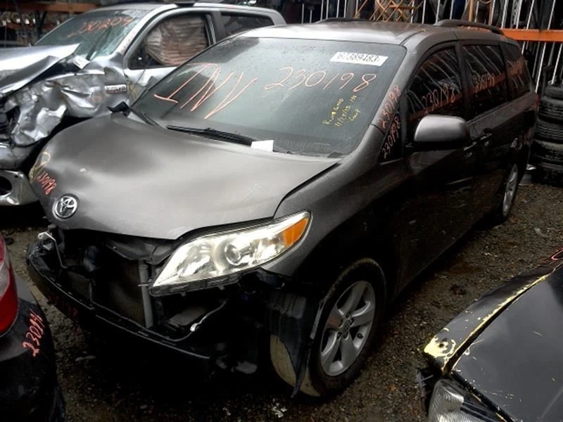 2012 TOYOTA SIENNA CENTER CAP WHEEL - Image 4 of 4