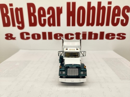 1/64 DCP/FG Green & White R Model Mack 60" Flattop Sleeper - Picture 5 of 11