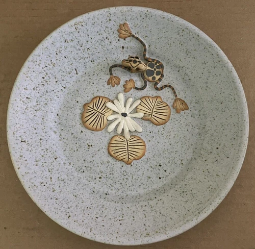 Vintage RAY & TAMI BIER Pottery Charlevoix MI Folk Art FROG on Plate