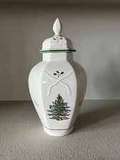 Spode Christmas Tree Pierced Potpourri Vase S3224-A5