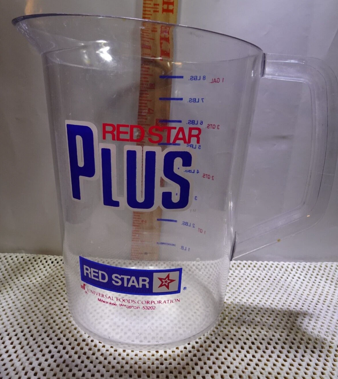 RUBBERMAID COMMERCIAL PRO - RED STAR PLUS Polycarbonate Measuring Cup, 4 QT VGUC