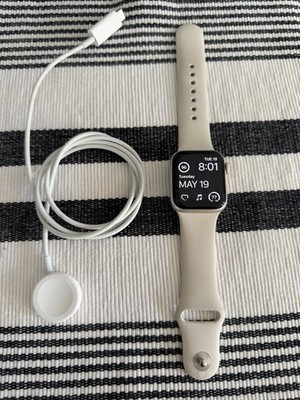 Apple Watch SE (2022) 40mm Starlight Aluminum Case with Sport Band, M/L (GPS) 