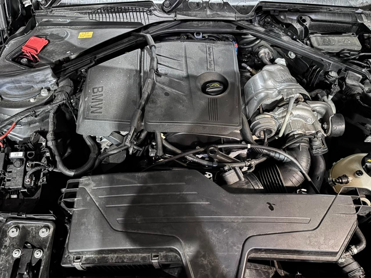 A693 E87 UF16 BMW 116i 純正ボンネット 送料無料！