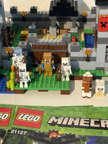 LEGO Minecraft: The Fortress 21127 Used 99.5% Complete set! and manuals