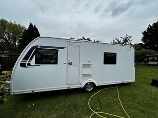 Lunar Venus 500/4 2014 Fixed Single Bed 4 Berth Caravan