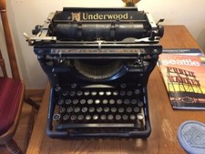 Near MINT!  Types Beautifully! Underwood Model 6-10 Typewriter SN: 4263049-10 thumbnail