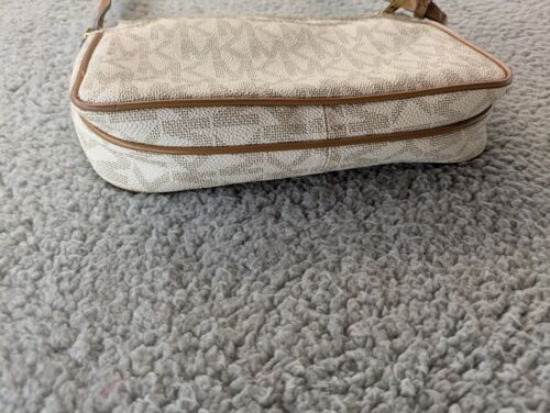 MICHAEL KORS Logo Small Crossbody Bag - Picture 4 of 9