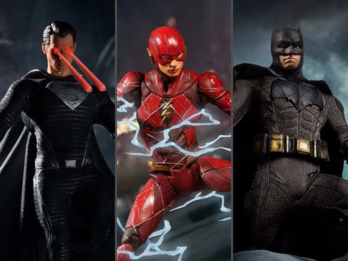 Mezco Zack Snyder's Justice League: Batman, Superman, Flash Action Figures