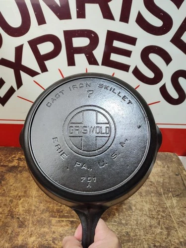 "Fully Restored" GRISWOLD #7 Cast Iron Skillet Pan Large Logo 10" Seasoned Flat