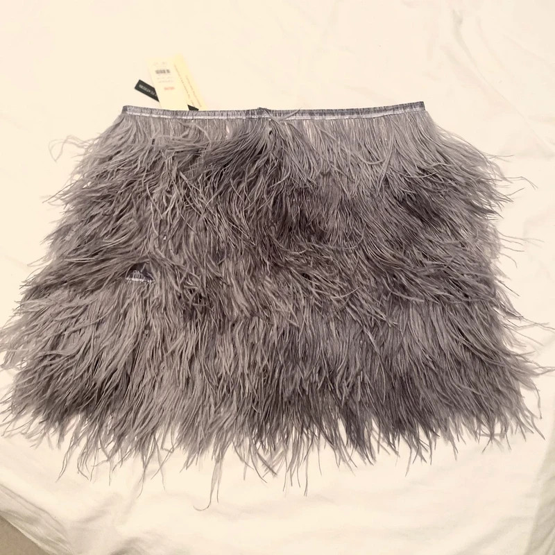 Nuevo con etiquetas Raro TOPSHOP Gris Satén Pluma Flutter Corta Minifalda Forrada Reino Unido 12 40 8