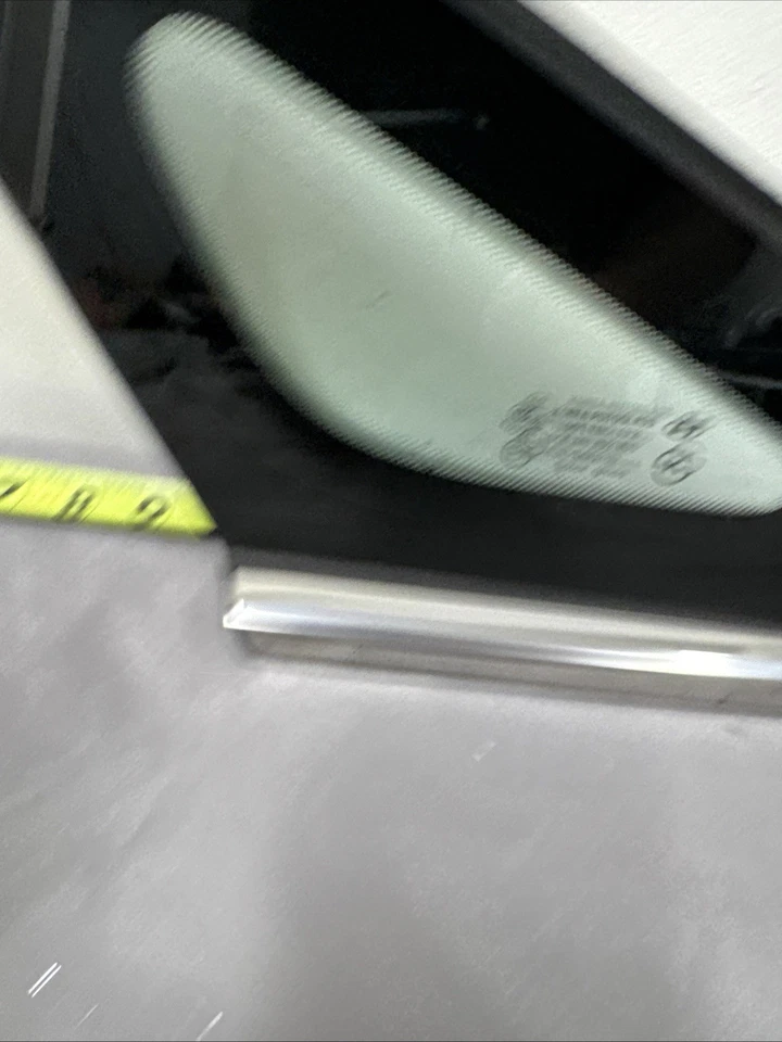 2011-2014 HYUNDAI SONATA Quarter Vent Window Glass Rear Left Driver Side OEM - Image 4 of 4