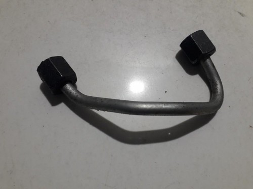 Fuel injector supply pipe
