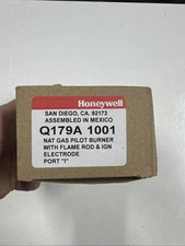 Honeywell Q179A1001 Natural Gas Pilot Burner With Flame Rid And Ignition Ellet.