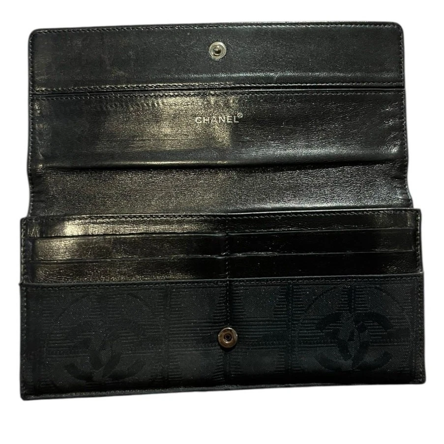 Cartera Chanel Travel Line Continental plegable negra  Foto 3 de 4
