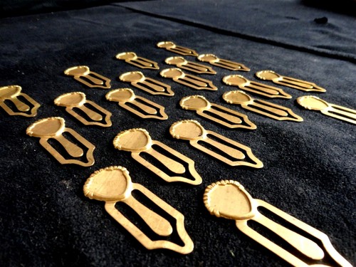 (20) Vintage - STAMPED BRASS BOOKMARKS, Ornament, Charm only $9.99 for 20! - Picture 4 of 12